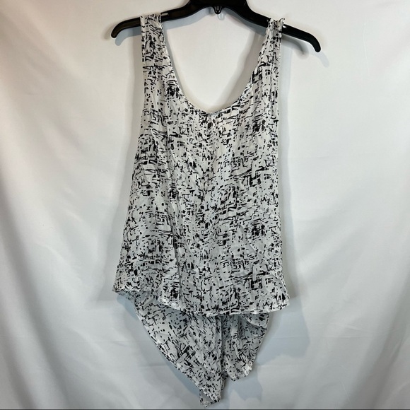 UMGEE | Twisted back top - Picture 1 of 6